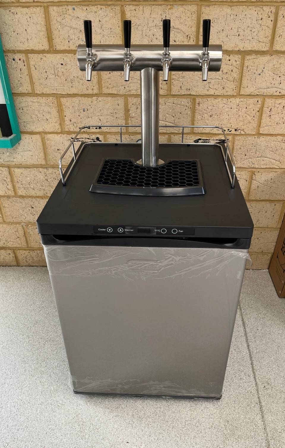 4 Tap ULTRA T Deluxe Kegerator Kit